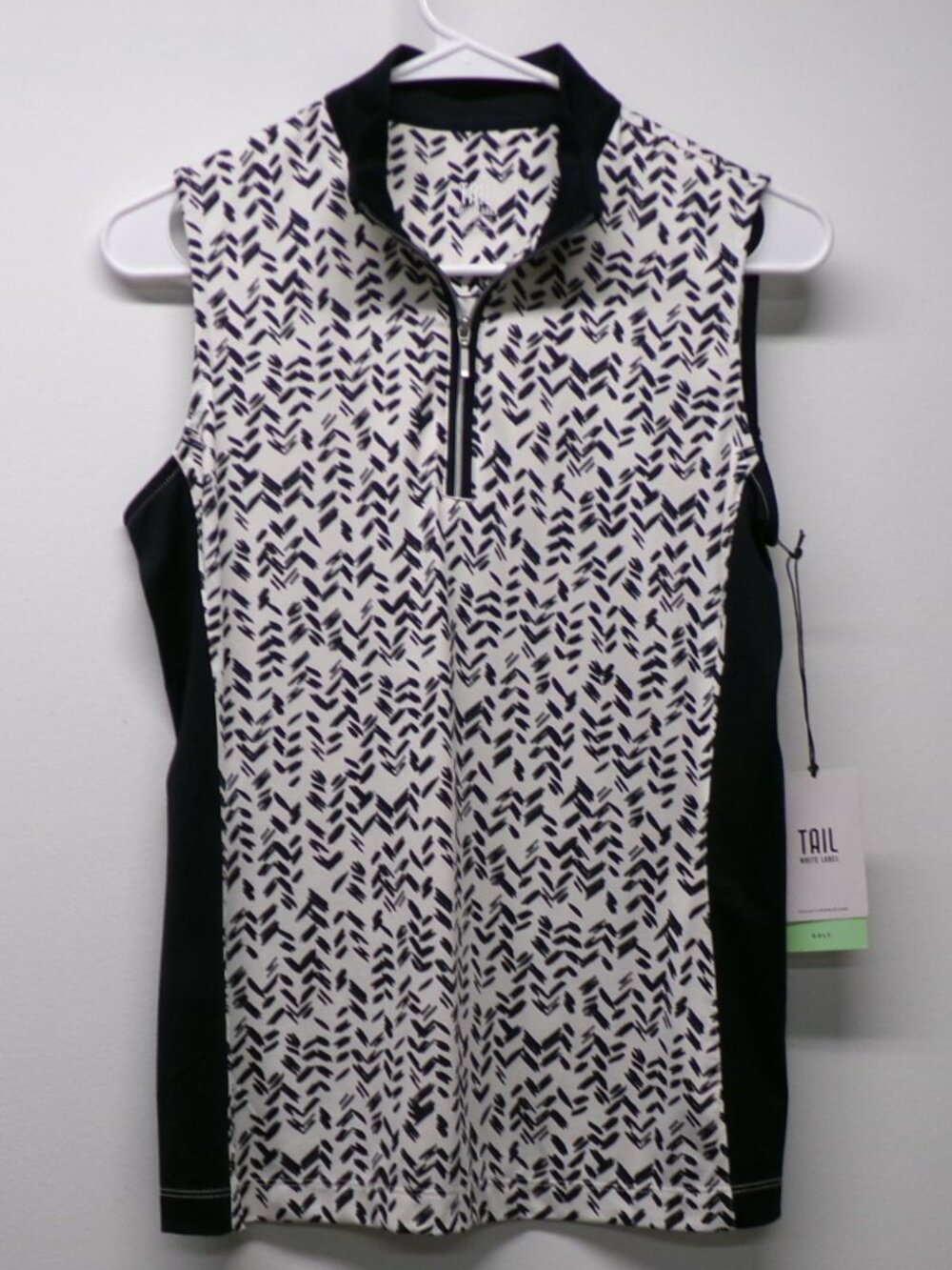 NWT TAIL White Label 1/4 Zip Sleeveless Golf Tennis Top White Blue Print sz S